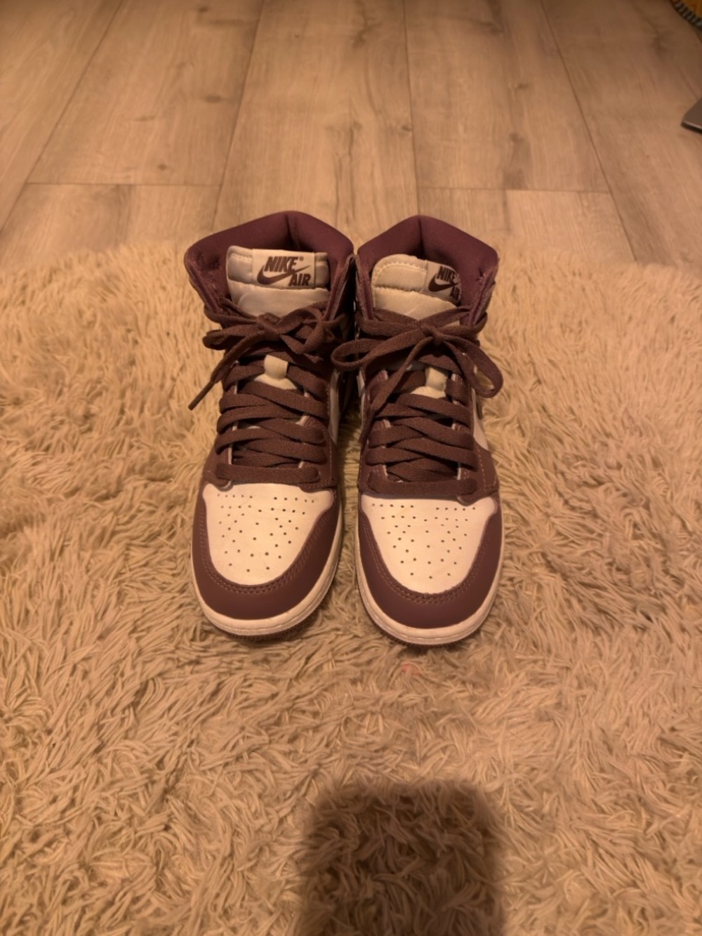 Nike High-Top Sneakers in Burgundy and White